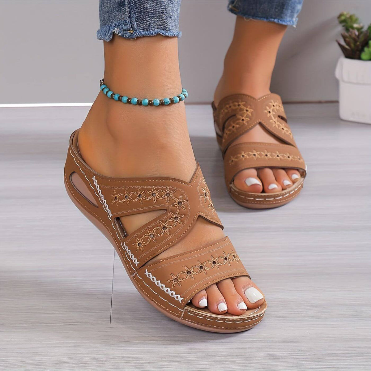 Soleva | Slip-Resistant Sandals