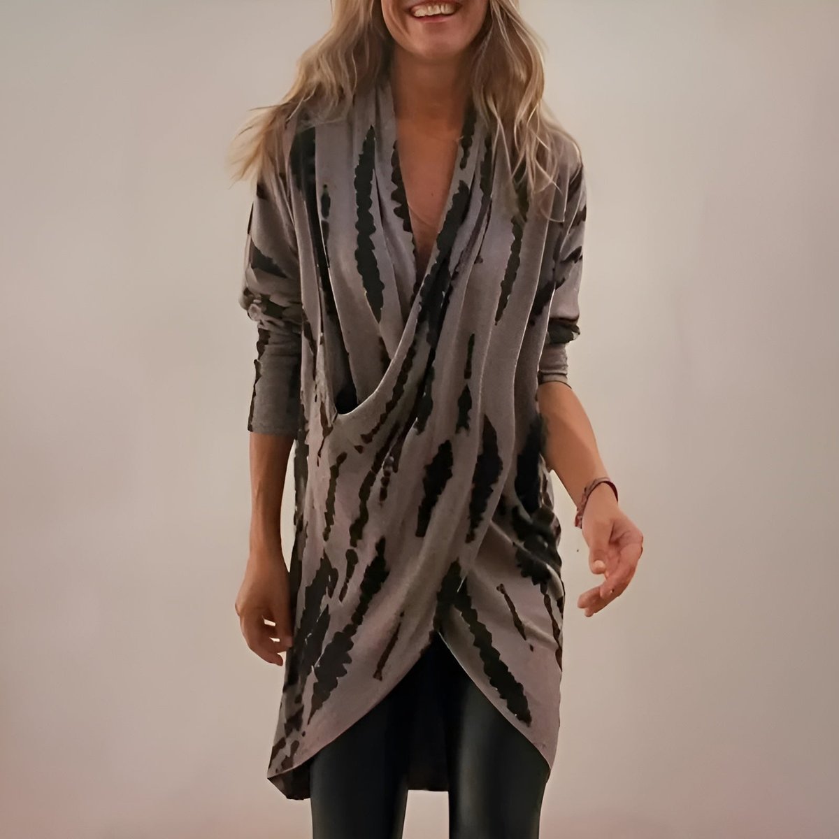 Leonie Relaxed V-Neck Tunic in Abstract Print